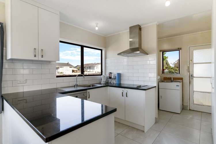 37 Sharland Avenue Manurewa_6