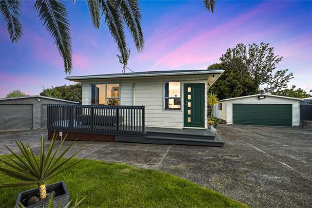 Multi Garaging Family Oasis