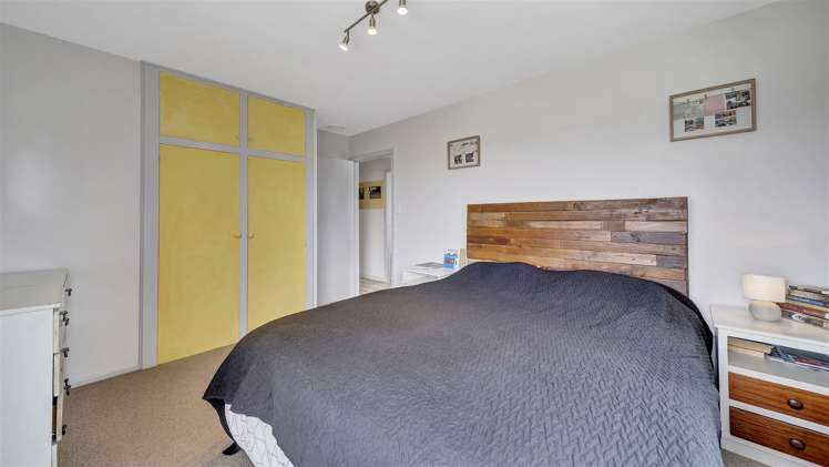 35 Avro Crescent Hornby_11