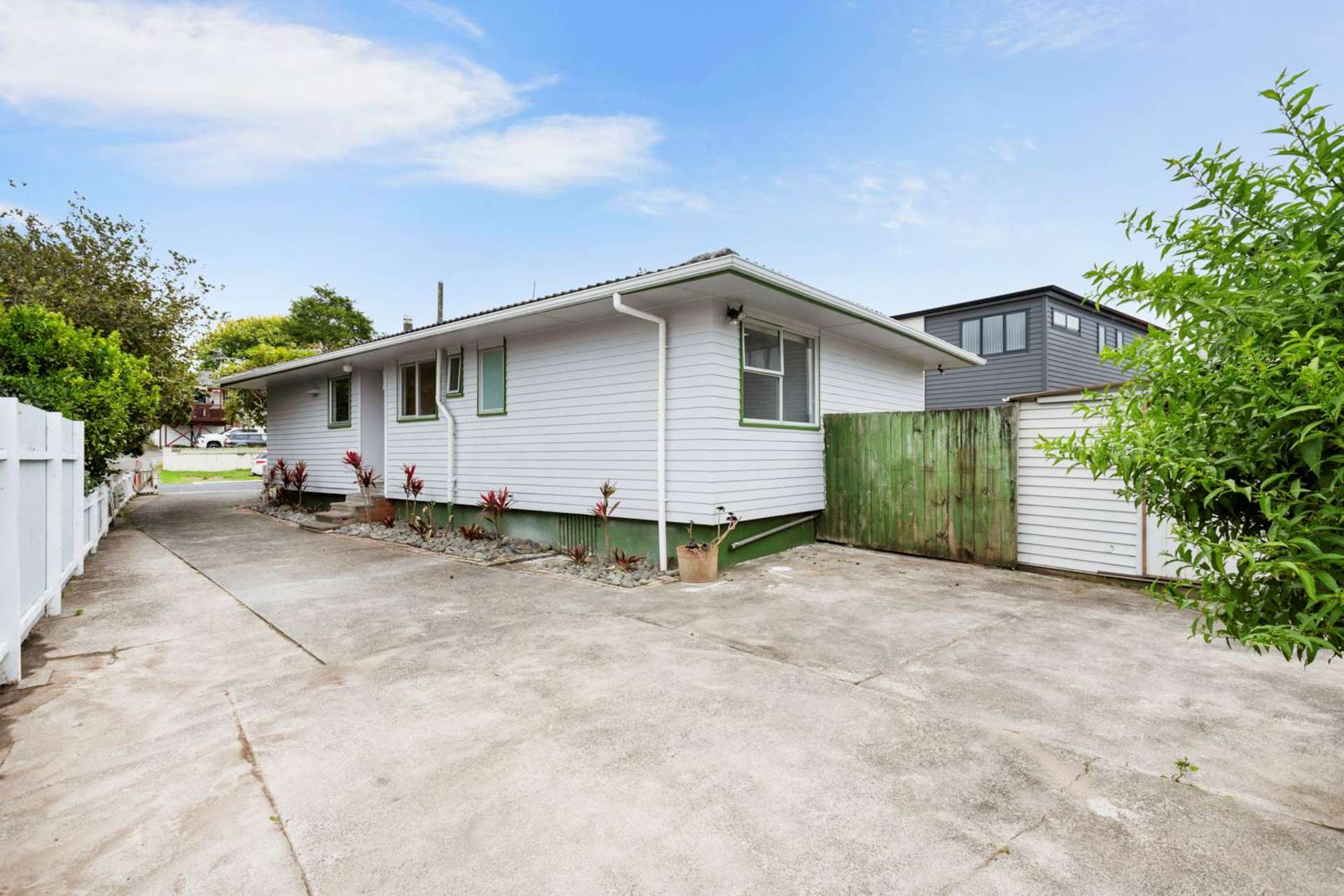 6 Finlow Drive Te Atatu South_0