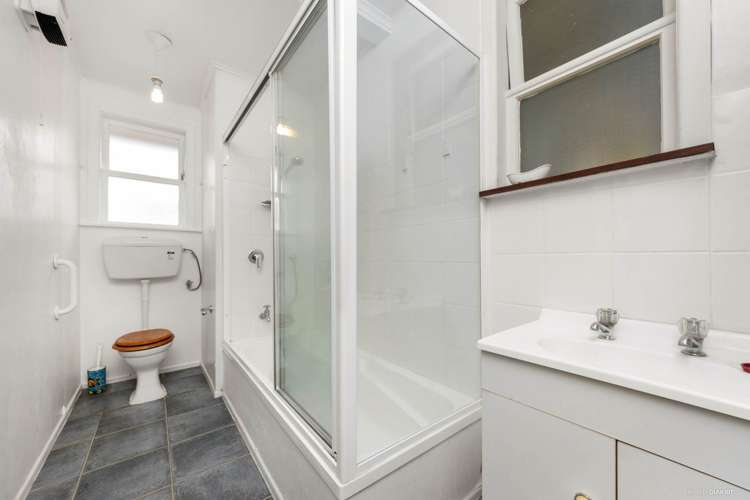 207 Sturges Road Henderson Heights_9