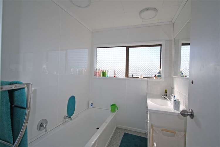 220 Parklands Avenue Bell Block_24