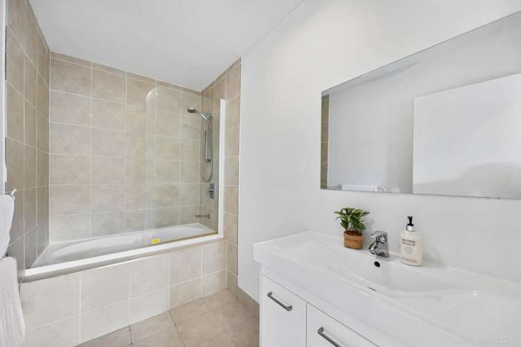 5 Bordeaux Parade Te Atatu South_17