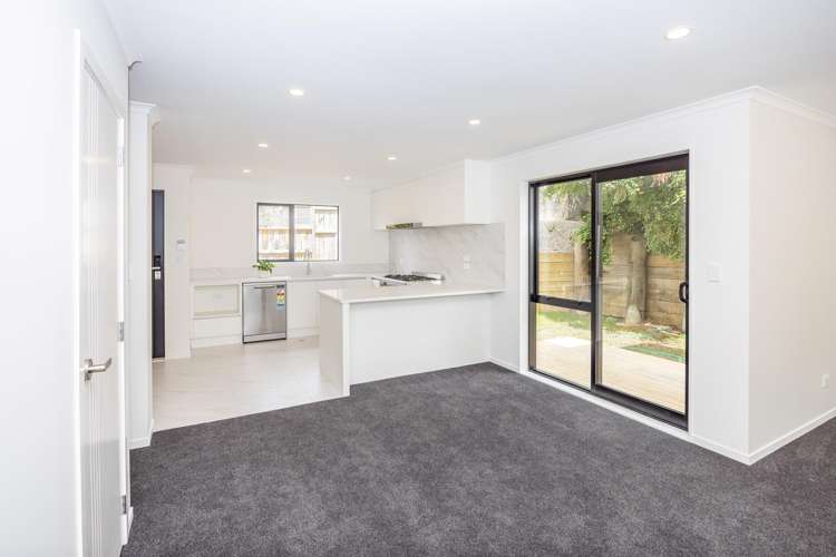 2/40A Exeter Street Glenview_11