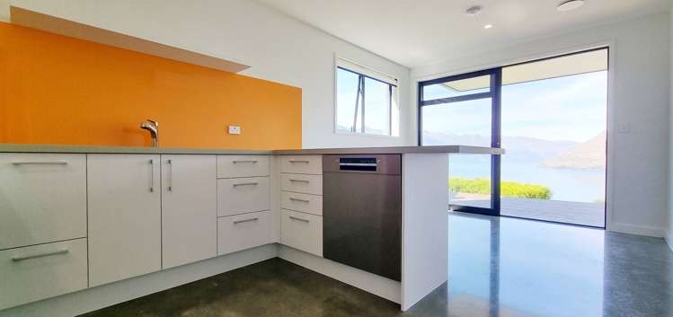 63 Wynyard Crescent Fernhill/Sunshine Bay_3