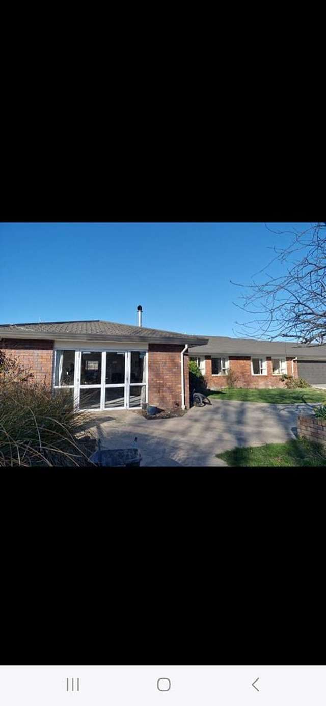 Large 4 Bedroom Home that's easy to heat!