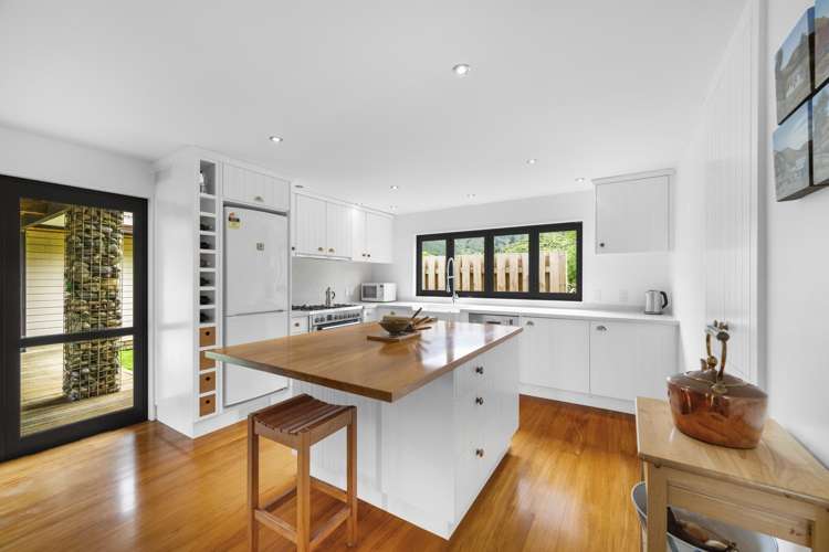 28 Lady Cobham Grove Anakiwa and Surrounds_8