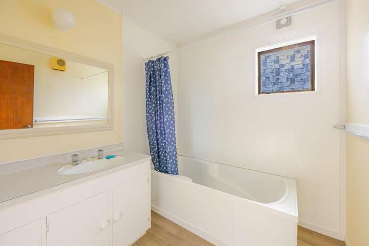 12 Lake Street Takapau_10