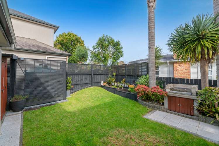 2/26 James Street Bayview_12