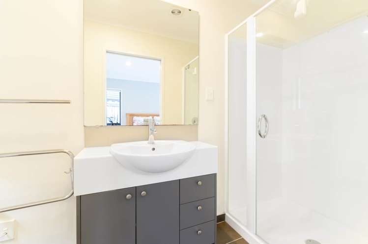 88 Fields Parade Oteha_17