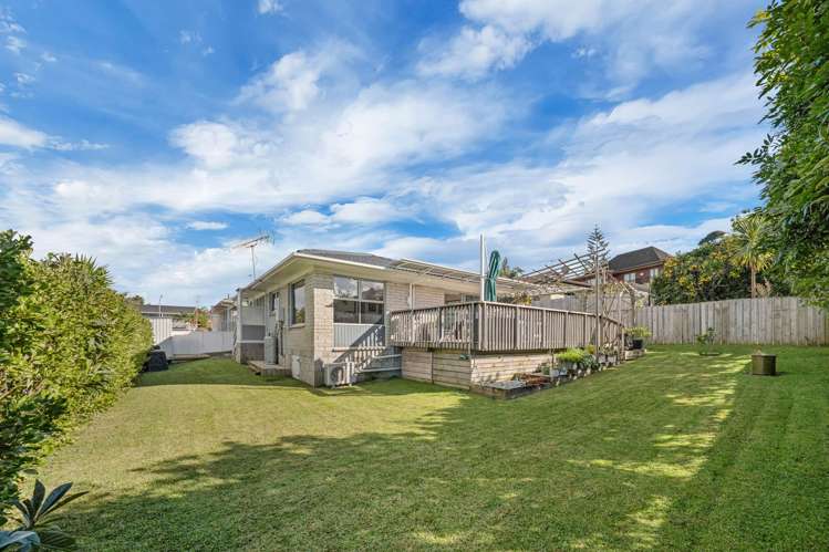 2/4 Noumea Place Mairangi Bay_14