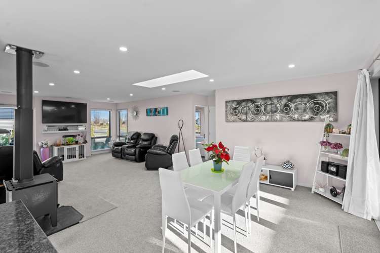 27 Faringdon Boulevard Rolleston_7