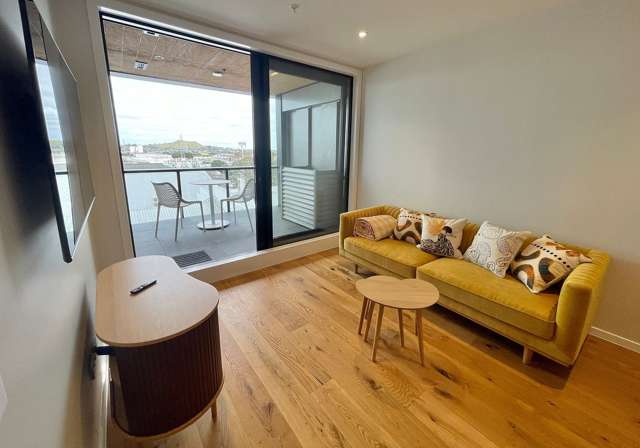 Stylish and sought after - furnished OMC apartment