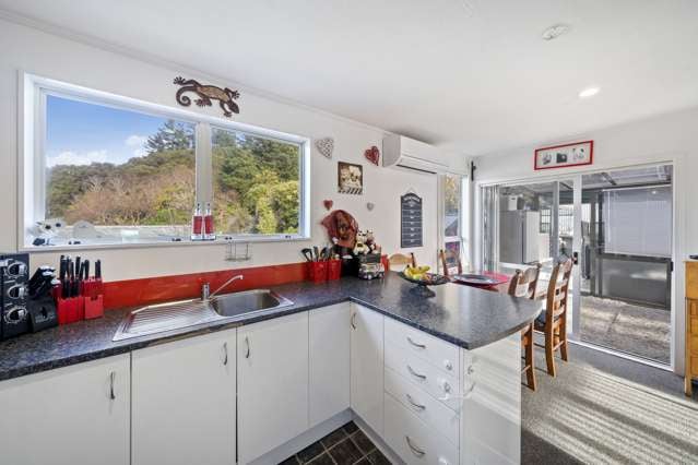21 Newburn Grove Wainuiomata_4
