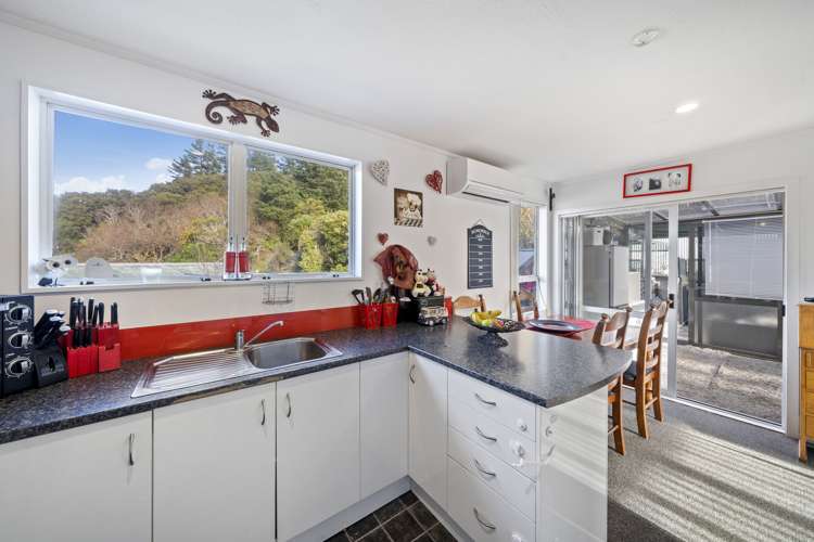 21 Newburn Grove Wainuiomata_4