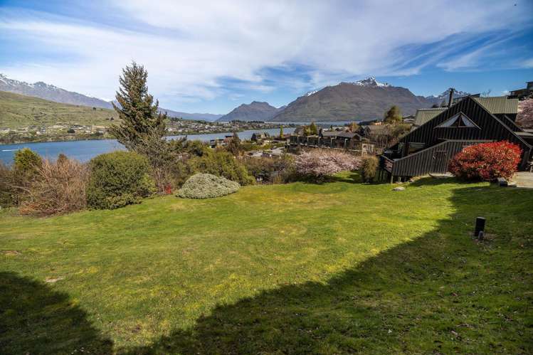 9 & 10/64 Goldfield Heights_4