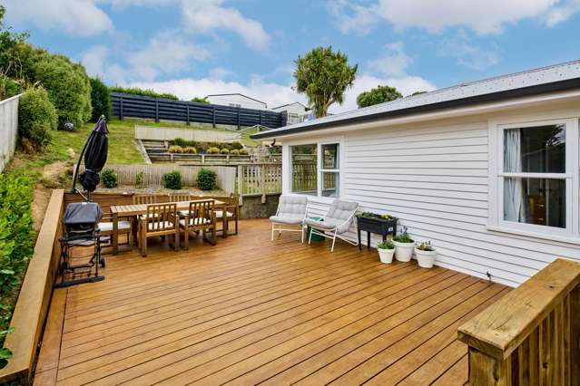 SUNNY INDOOR-OUTDOOR HAVEN