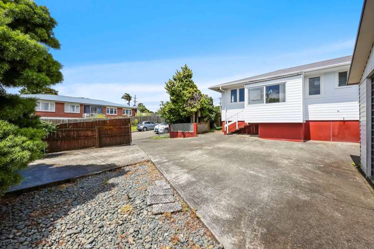 1/339 Wairau Road Totara Vale_1
