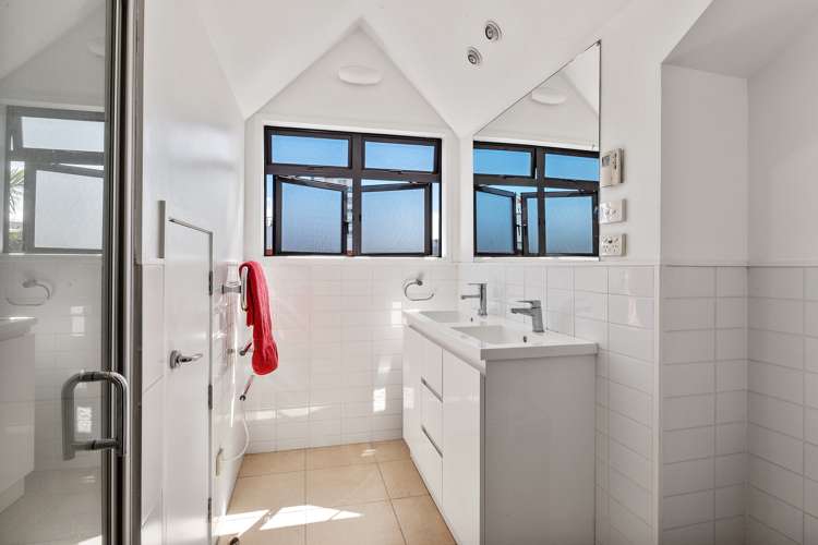 4/177 Hurstmere Road Takapuna_13