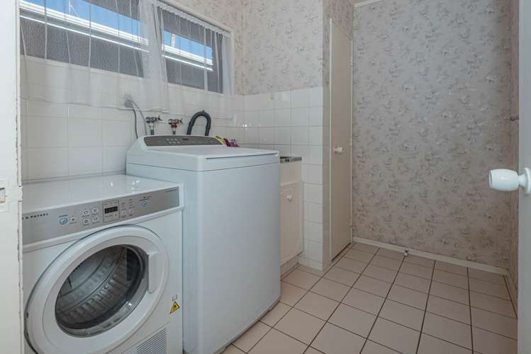230 Fairway Drive Kamo_11
