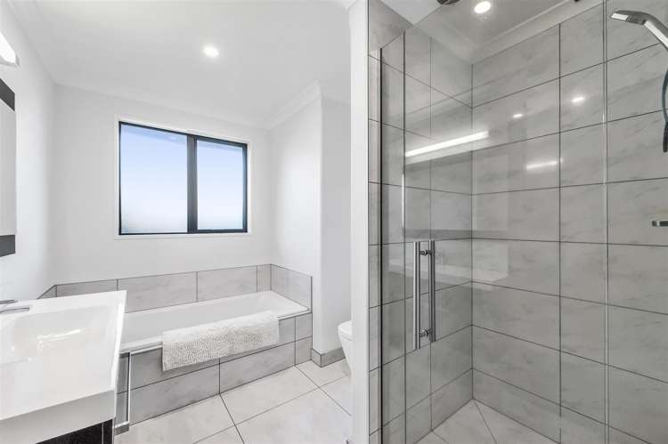 1/11 Teal Close Woolston_16