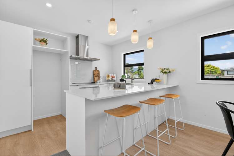 2/61 Westminster Road Wainuiomata_14