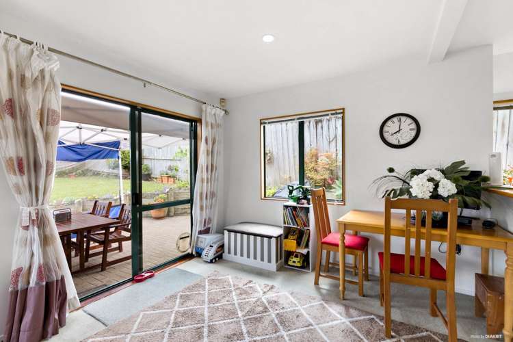 2/4 Bond Crescent Forrest Hill_10