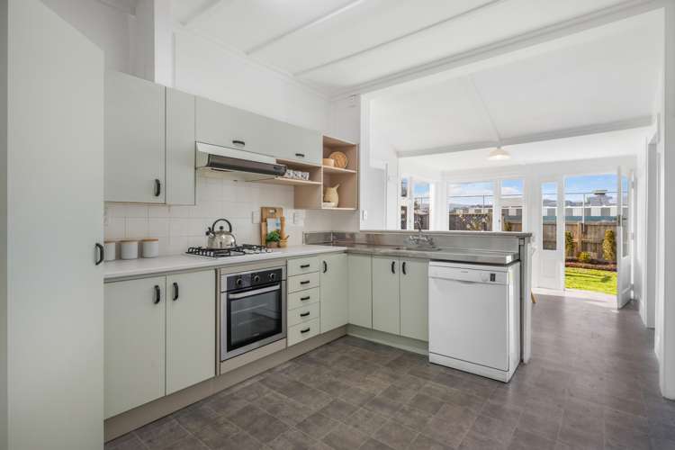 52 Puru Crescent Lyall Bay_7