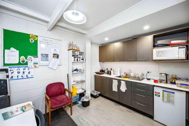 Shop 3/172-174 Kitchener Road Milford_12