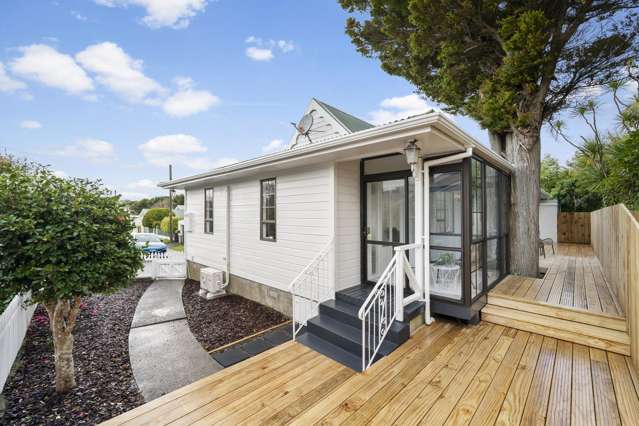 EASY, SPACIOUS, SINGLE LEVEL LIVING!