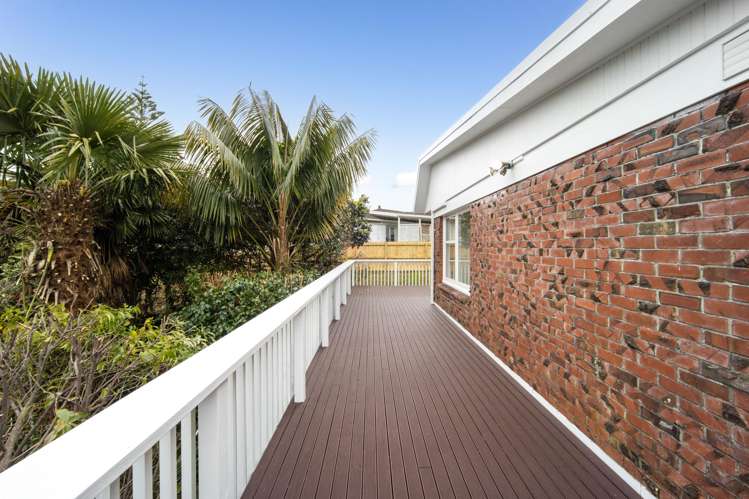 17 Edgerton Road Te Atatu Peninsula_12
