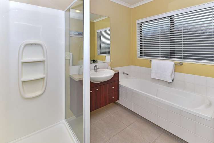 3 Belfry Place Wattle Downs_21