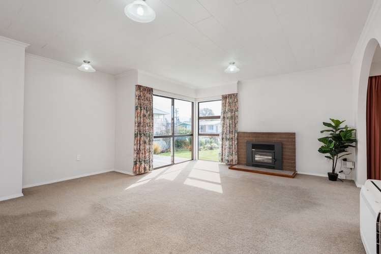 4 Newbourne Crescent Redwoodtown_11