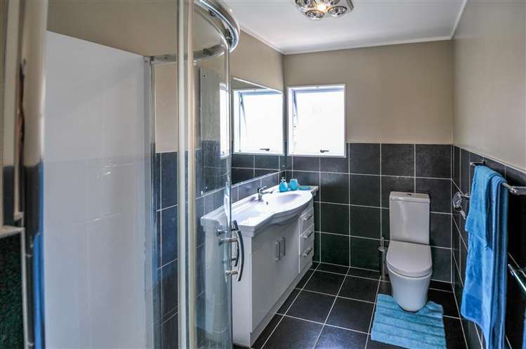 2/20 Hogans Road Glenfield_8