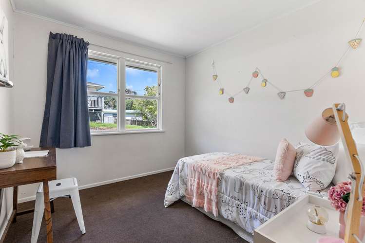 2 Christopher Way Paparangi_14