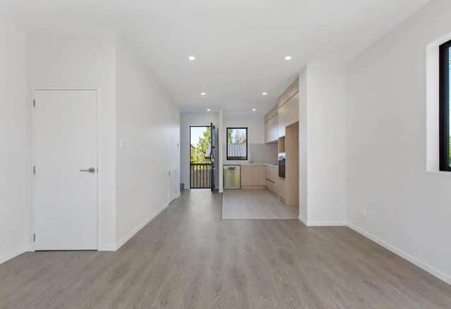 24E Lincoln Park Avenue 11410_2