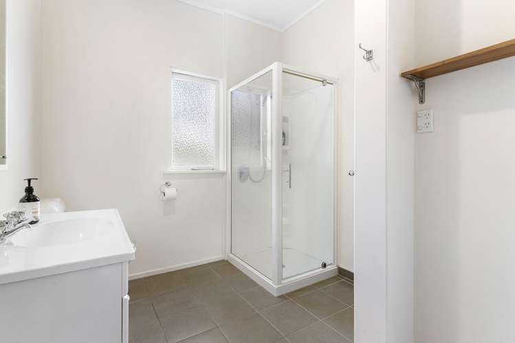 11 Golf Road Epsom_15