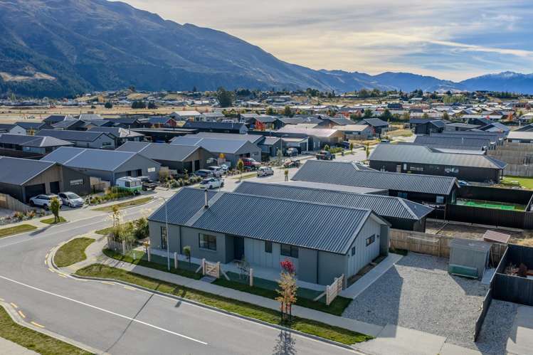 1 Barton Street Lake Hawea_15