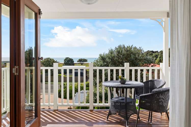 242 Pohutukawa Avenue_2