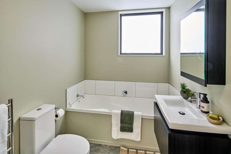 9 Lacebark Lane Woodridge_8