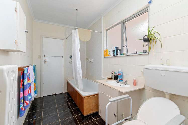 1 & 2/25 Marion Street Silverstream_26