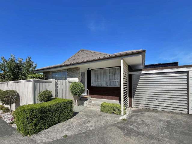 AVONHEAD - TWO DOUBLE BEDROOMS, SINGLE GARAGE