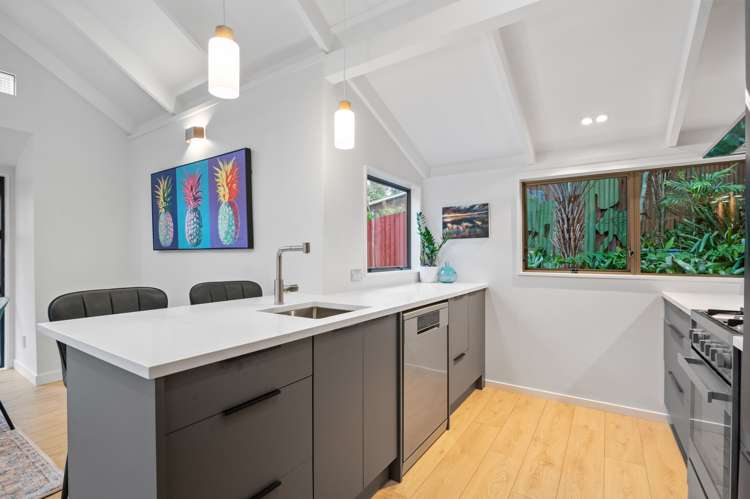 10 Raroa Terrace Waiatarua_8