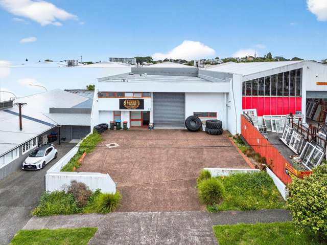 Vacant City Fringe warehouse on mixed use land