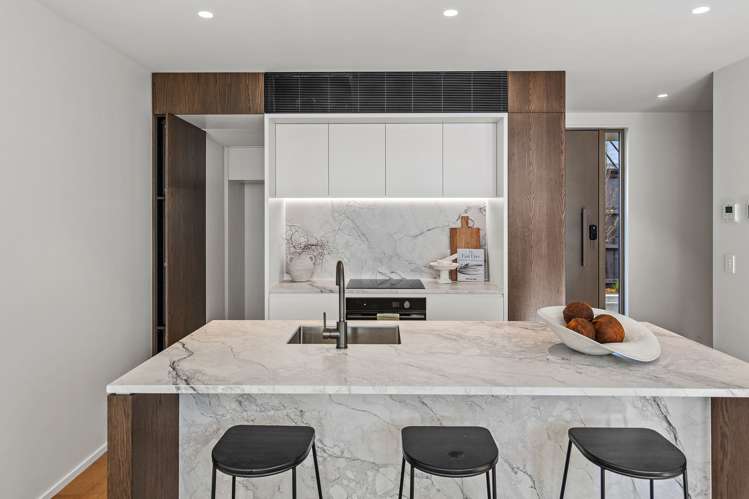 2/22 Clissold Street Merivale_4