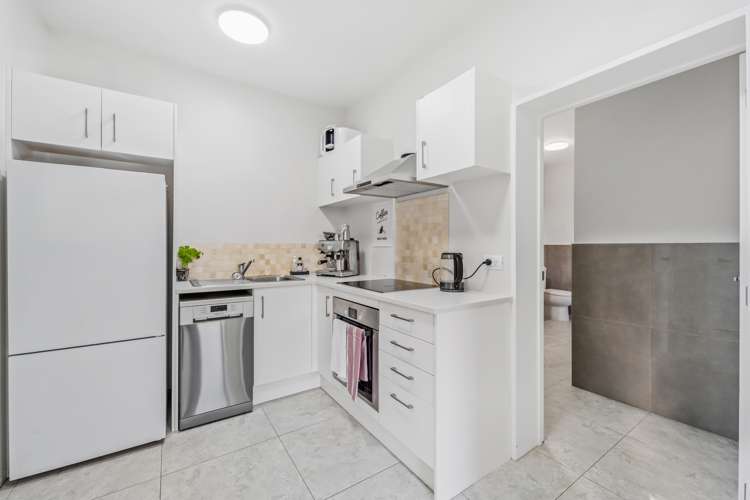 87 Roberts Road Matakatia_20