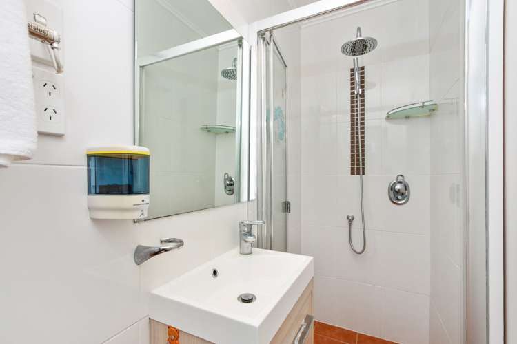 6 Godley Road Green Bay_14