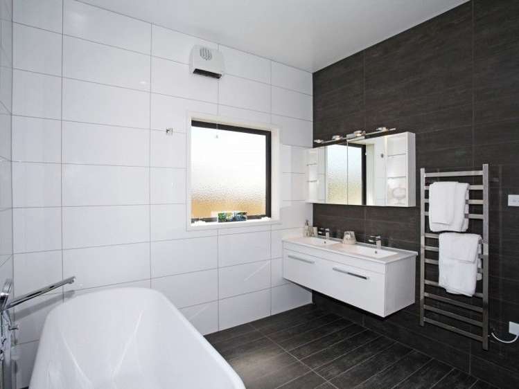 352 Upper Queen Street Pukekohe_16