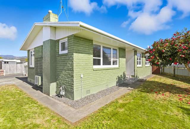 Warm, welcoming and move-in ready