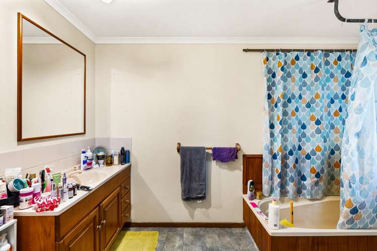 215 Riverbend Road Meeanee_26